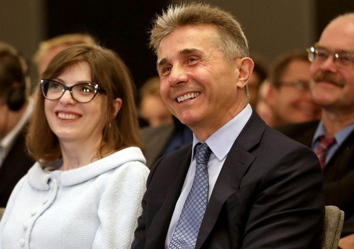 “თანაინვესტირების ფონდის კუთვნილი ბიზნესები ივანიშვილმა საქართველოში საკუთარი მეუღლის, ეკა ხვედელიძის სახელზე გადმოარეგისტრირა…” – რას ამბობს ირაკლი აბესაძე