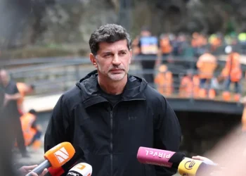 კახა კალაძის ინფორმაციით, რუსთაველის გამზირის რეაბილიტაციის ფარგლებში კიდევ ერთი დაზიანებული ჭადრის ხე მოიჭრება
