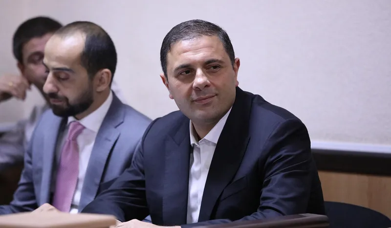 გრიგოლ ლილუაშვილის სასამართლო პროცესზე მოწმის სახით მსჯავრდებული რომეო მიქაუტაძე გამოიკითხება