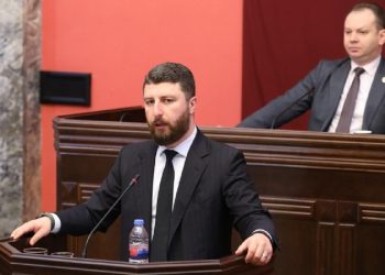 “მარტა კოსს საქართველო იმ შემთხვევაში ახსენდება, როცა ცდილობს, ქვეყანაში შავი ფული შემოიტანოს და კოლექტიურ „ნაცმოძრაობას“ ეს თანხები მიაწოდოს…” – არჩილ გორდულაძე