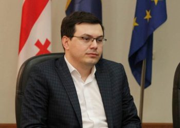 “დღეს ჩატარებული ნებისმიერ კვლევა ობიექტური რეალობის გამომხატველი ვერ იქნება, როდესაც ადამიანებს ტროტუარზე დგომის გამო აკავებენ, შეუძლებელია, კვლევა რეალობას ასახავდეს”- რას ამბობს გიგა ფარულავა