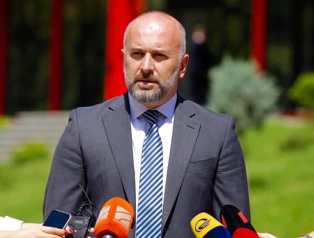 “დიდ წევრ ქვეყნებს სურთ, ევროკავშირის მართველობაზე ბერკეტი მთლიანად აიღონ და გადაწყვეტილებები იპატარა ქვეყნების ნაცვლად მიიღონ”- რას ამბობს ზვიად შალამბერიძე