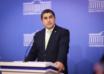 “ქალი მიწასთან გაასწორეს” – იტალიაში 13 წლის მოსწავლემ მასწავლებელი დაჭრა: რას წერს ქართველი ემიგრანტი, რომელიც დაჭრილი პედაგოგის ოჯახში მუშაობდა