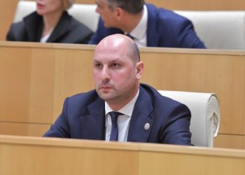 “მზარდმა ეკონომიკურმა ტენდენციამ მოქალაქეებში მაღალი შემოსავალი გააჩინა, ქონების გადასახადზე მათ გარკვეული წუხილი ჰქონდათ, ეს გადაწყვეტილება გამოძახილია, რომ მათ შევუმსუბუქოთ გადასახადი” – ირაკლი ხელაძე