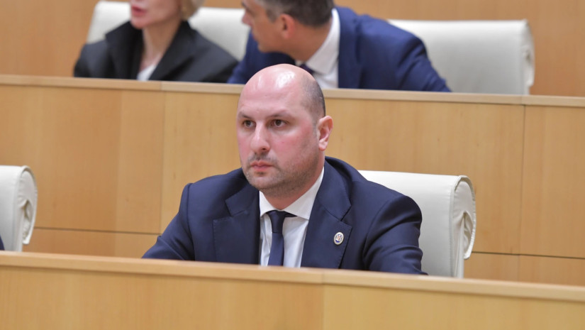 “მზარდმა ეკონომიკურმა ტენდენციამ მოქალაქეებში მაღალი შემოსავალი გააჩინა, ქონების გადასახადზე მათ გარკვეული წუხილი ჰქონდათ, ეს გადაწყვეტილება გამოძახილია, რომ მათ შევუმსუბუქოთ გადასახადი” – ირაკლი ხელაძე