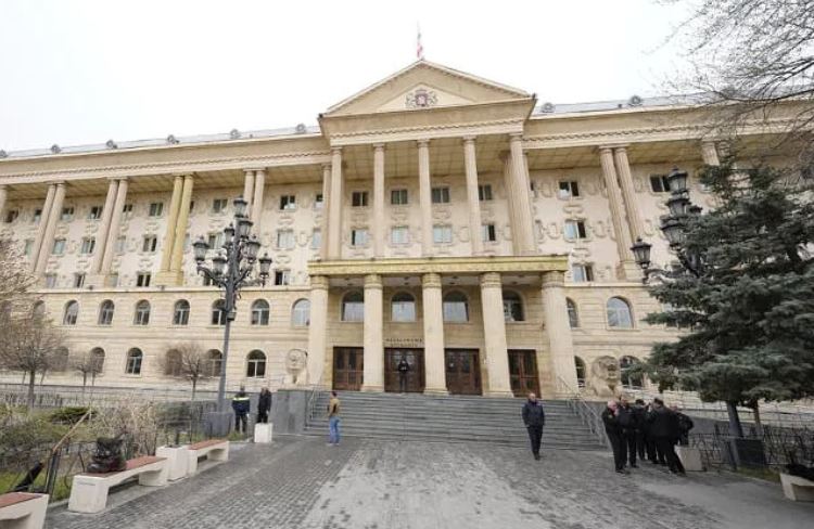 გიორგი გახარიას საქმეზე ყოფილი მაღალი თანამდებობის პირების დაკითხვაა დაგეგმილი, რის გამოც პროცესი დაიხურა