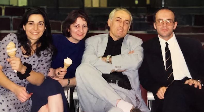 “1994 წელს, მათთან ერთად საქართველო დავტოვეთ ჩვენც, 28 ახალგაზრდამ” -ვინ არის თეოფილე მალაქიას მეუღლე?