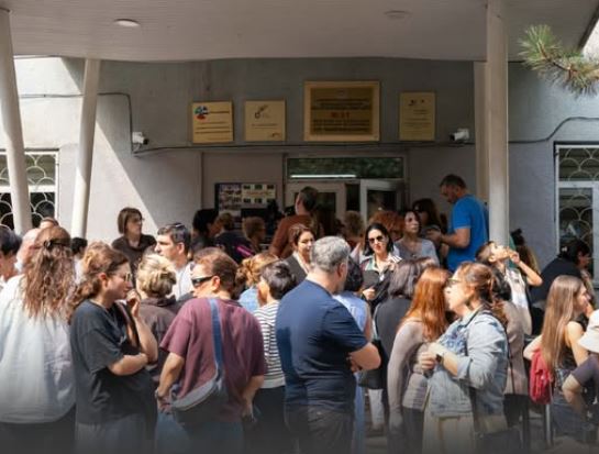 “დამაზუსტებელ შეფასებაში აღნიშნულია, რომ სკოლის შენობა არ არის ავარიულ მდგომარეობაში…” – რას წერს სოციალურ ქსელში მოძრაობა “21-ე საჯარო სკოლის გადასარჩენად”