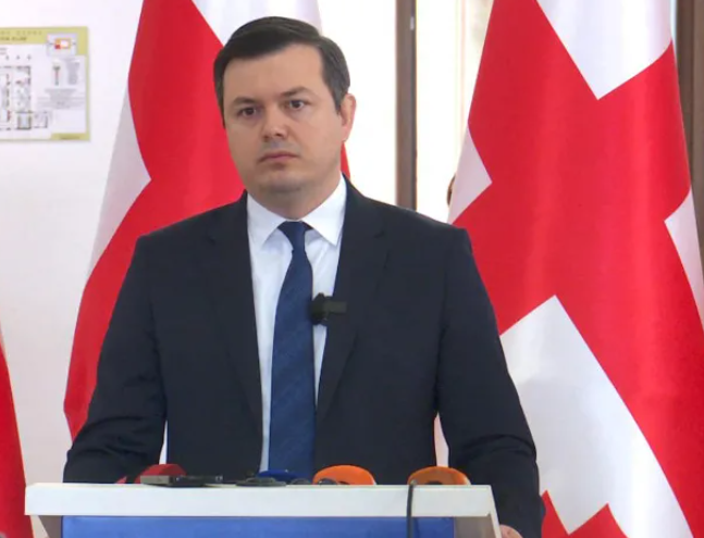 “ღარიბაშვილმა თავისი მოკლე ჭკუით იფიქრა, გახარიაზე, ჩვენ პოლიტიკურ გუნდზე თავდასხმით პატრონს ასიამოვნოს”- რას ამბობს გიგა ფარულავა