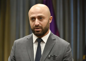 “გომელაურს კრიტიკულ კითხვებზე პასუხის გაცემა მოუწევს, ნარზე წამოწოლილმა ღარიბაშვილმა კი, რაც არ უნდა ტანტრუმი აკეთოს, რომ ივანიშვილს თავი შეაყვაროს გახარიას ლანძღვით, ეს არ გამოვა “- რას ამბობს ბერდია სიჭინავა