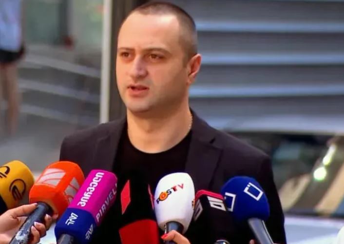 “სამართალდამცველებს ჩხრეკისას უკანონო არაფერი ამოუღიათ, დავითი ძალადობის მუხლითაა დაკავებული, მაგრამ რას ედავებიან გიორგი ფეიქრიშვილს, ჩემთვის ჯერჯერობით უცნობია”- რას ამბობს ფეიქრიშვილების ადვოკატი