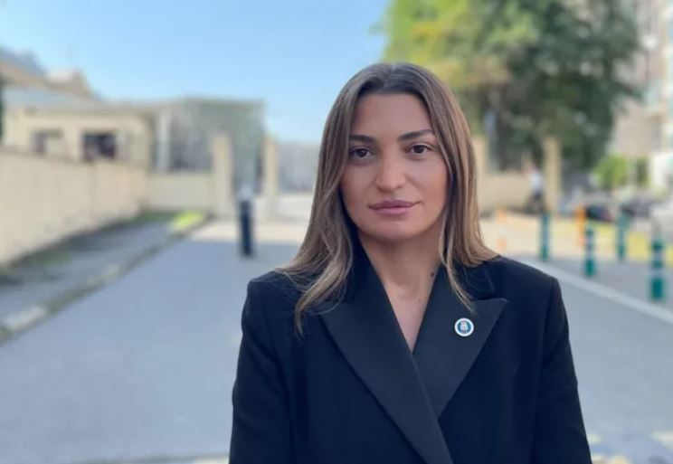 “სამივე მოწმემ დაადასტურა, რომ არ იყვნენ ინფორმირებულნი ჩორჩანაში საგუშაგოს აგების შესახებ, გიორგი გახარიამ გადაწყვეტილება მიიღო ერთპიროვნულად და არ შეათანხმა არც სუს-თან, არც პრემიერთან – ეს დასტურდება მამუკა ბახტაძის ჩვენებითაც”- რას ამბობს პროკურორი