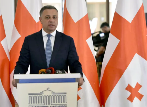 “კენჭისყრისას, წამის მეასედში მოხდა ტექნიკური შეცდომა და ამის შემდეგ დარბიან ასეთი ამჩატებული, მეცოდებიან ის ადამიანები, რომლებიც ამ ფაქტზე აჟიოტაჟს ქმნიან…”- რას ამბობს ალუდა ღუდუშაური