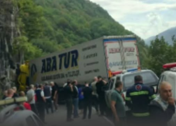 გუდაურში ზემო მლეთასთან ტრაილერი კლდეს შეეჯახა – რა ვითარებაა ადგილზე?