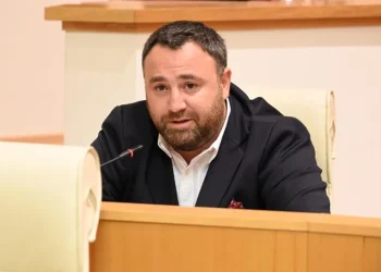 “მის გარეშე რთული იქნება მუშაობა, თუმცა პატივს ვცემ მის გადაწყვეტილებას …” – რას ამბობს არჩილ ბერიძე მდინარაძეზე