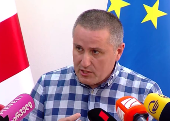 დიუშენით დაავადებული ბავშვის მშობელი კომენტარს აკეთებს