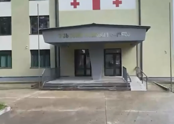 შუხუთის საჯარო სკოლა, რომლის რეაბილიტაციაც 4 მილიონი დაჯდა, ერთი დღით გახსნეს, 16 სექტემბერს კი ისევ დახურეს