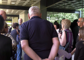 პროტესტი დედაქალაქის მერიასთან – კომპანია “ცენტრ-პოინტის“ მიერ დაზარალებული მოქალაქეები კახი კალაძისგან ახსნა-განმარტებებს ითხოვენ