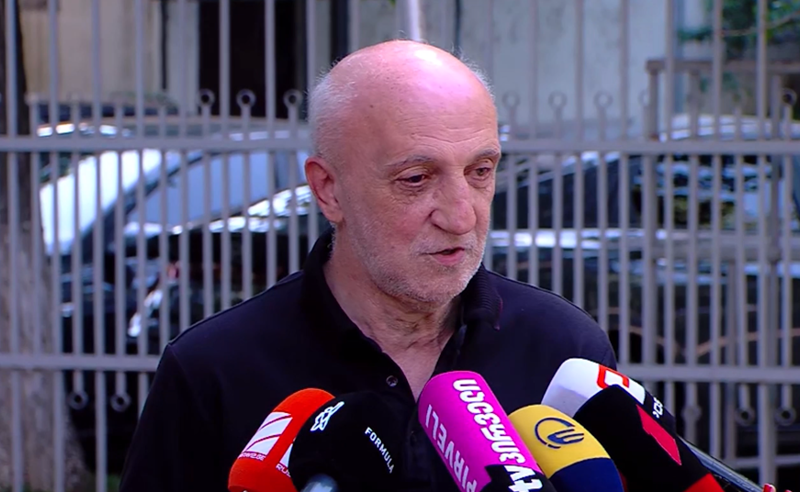 “აქ მე კი არა, კობახიძე-მდინარაძე უნდა იყვნენ” – გია ხუხაშვილი გამოკითხვაზე მივიდა
