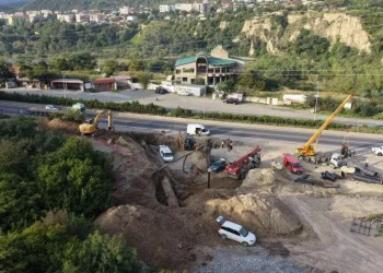საავტომობილო გზების დეპარტამენტის ინფორმაციით, ცენტრალური წყალმომარაგების მაგისტრალის ახალ მილზე გადაერთების სამუშაოები დაიწყო