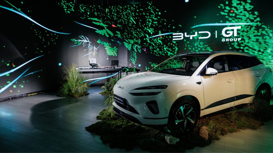 BYD ოფიციალურად საქართველოს ბაზარზეა – „ჯითი გრუპმა“ თბილისში პირველი შოურუმი გახსნა