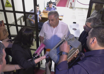 ხმაური აფხაზეთის მთავრობის შენობასთან