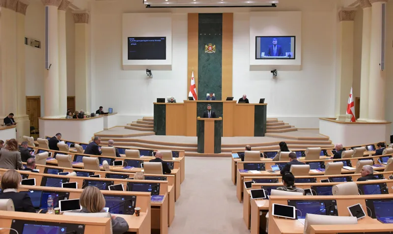 ქონების გადასახადის შესახებ ცვლილება ძალაში გამოქვეყნებისთანავე შევა – მისი მოქმედება გავრცელდება ქონების გადასახადზე, რომლის დეკლარირების ვალდებულება ფიზიკურ პირებს არაუგვიანეს 2026 წლის 1-ელი ნოემბრისა წარმოეშობათ