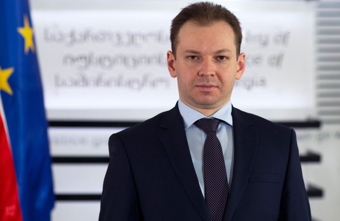 მოიკიდებენ ხოლმე ტყუილების გუდას ე.წ. მდიდარი ენჯეოების წარმომადგენლები და იქ შესაბამის შეხვედრებზე ცდილობენ როგორღაც ჩირქი მოსცხონ საკუთარ ქვეყანას – თორნიკე ჭეიშვილი