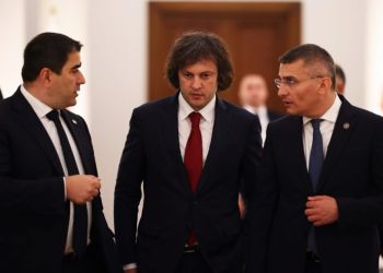 “გავერთობი ამათი აღზრდით” – სააკაშვილი ივანიშვილს სთხოვს, მალე შეუსახლოს ციხეში მდინარაძე, კობახიძე და პაპუაშვილი
