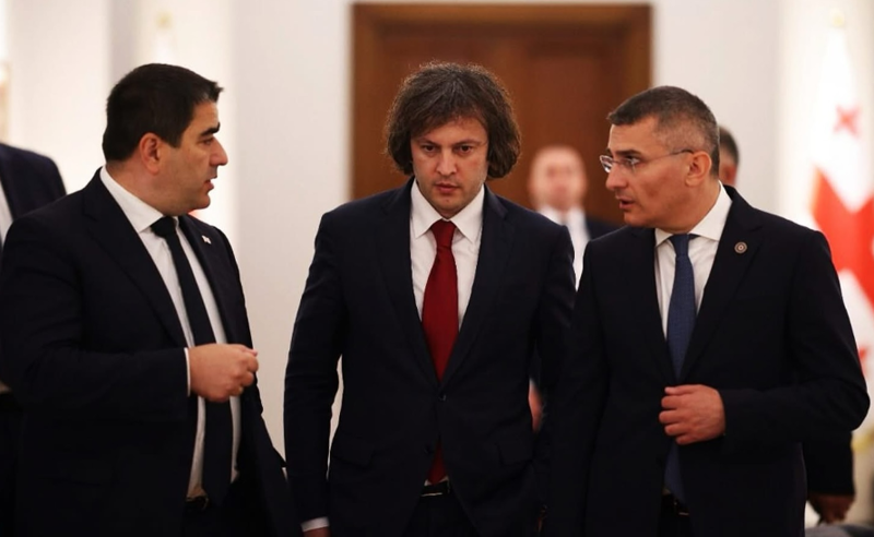 “გავერთობი ამათი აღზრდით” – სააკაშვილი ივანიშვილს სთხოვს, მალე შეუსახლოს ციხეში მდინარაძე, კობახიძე და პაპუაშვილი
