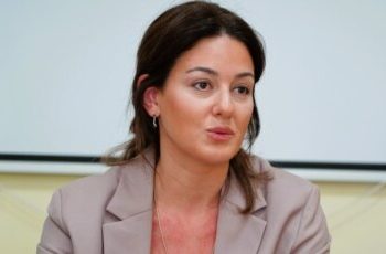 “მშობლებო ყურადღებით! არ მინდა პანიკა დავთესო, მაგრამ გაჩუმება არ ივარგებს” – ქეთი თურაზაშვილი საგანგებო მიმართვას ავრცელებს