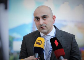 “პარლამენტში არ შევალ და დებატებში არ დავჯდები, ნიშნავს, რომ ან რევოლუციას აწყობ, ან ოპოზიციას შეგნებულად ასუსტებ, ან არაფერი გესმის პოლიტიკის”- ალექსანდრე რაქვიაშვილი