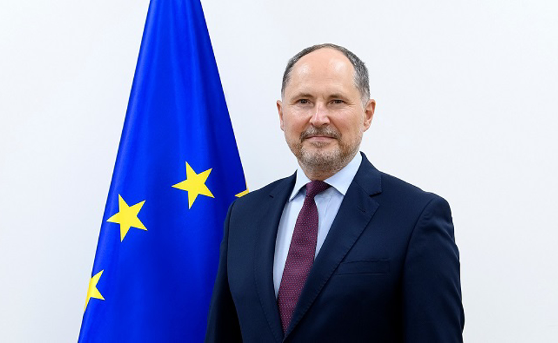 ყალბი დილემაა თითქოს საქართველოს არჩევანის გაკეთება საკუთარი იდენტობის შენარჩუნებასა და ევროინტეგრაციას შორის უწევს – ელჩი