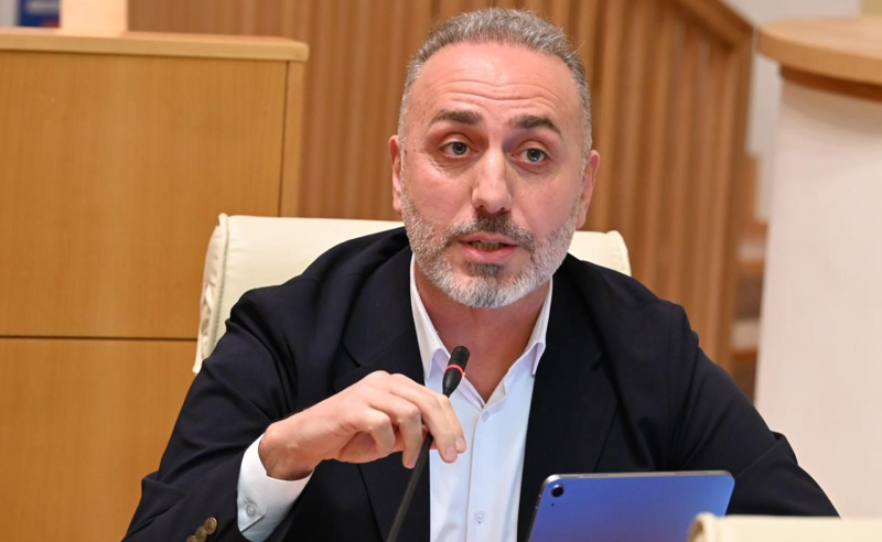 ივანიშვილს სურს, კიდევ ერთხელ შეაგულიანოს “ქართული ოცნება” – გიორგი შარაშიძე უმრავლესობის სხდომაზე