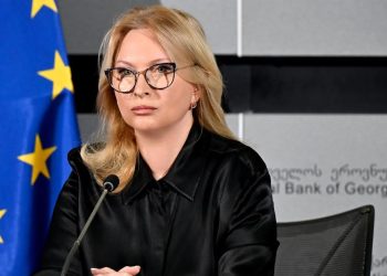“ჩვენი რეზერვები დოლარშია დენომინირებული, თუმცა, დივერსიფიკაციის პოლიტიკის ფარგლებში შევიძინეთ სხვა ვალუტებიც, მათ შორის ჩინური იუანიც, რაც რეზერვებს მეტ მდგრადობას მატებს’- რას ამბობს ნათია თურნავა