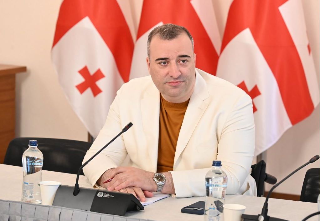სიმბოლურია, რომ „ნაცებს“ სურთ აქციის გამართვა იმ „დოქებთან“, რომლის დემონტაჟიც უკვე დაწყებულია, ასევე სწრაფი ტემპებით მიმდინარეობს აგენტურული ჯგუფების დემონტაჟი- რატი იონათამიშვილი