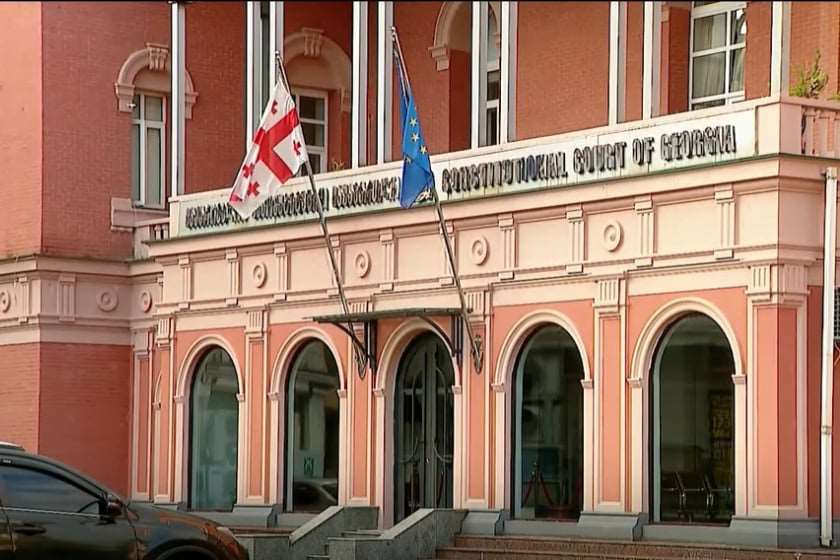 საკონსტიტუციო სასამართლომ არ დააკმაყოფილა საკონსტიტუციო სასამართლოს წევრის მანანა კობახიძის შუამდგომლობა პარტიების აკრძალვასთან დაკავშირებული სარჩელის განხილვიდან თვითგანრიდების შესახებ