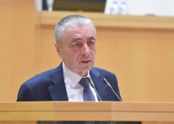 თავად კი არ წყვეტენ როგორ მოიქცნენ, პატრონებთან კამათობენ და ათანხმებენ საკითხებს. სავალალოა- თენგიზ შარმანაშვილი ოპოზიციაზე