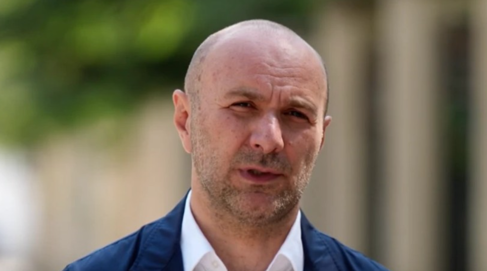 “როცა საქართველოში გვქონდა ძალადობრივი აქციები, პარლამენტზე, პრეზიდენტის სასახლეზე შტურმი, პოლიციელის ცოცხლად დაწვის მცდელობა, ამას ისინი დემოკრატიად აფასებდნენ “- რას ამბობს აკაკი ალადაშვილი