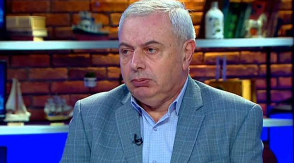 “პარტიების აკრძალვით უნდა მოხდეს პოლიტიკური სისტემის რეაბილიტაცია. ამის შემდეგ კი ისე უნდა გააგრძელოს ფუნქციონირება, რომ მონაწილე პოლიტიკურმა სუბიექტებმა ქვეყნის და ხალხის მსახურებაზე იფიქრონ და არა გარეშე ძალების მომსახურებაზე”- რას ამბობს ზაალ ანჯაფარიძე