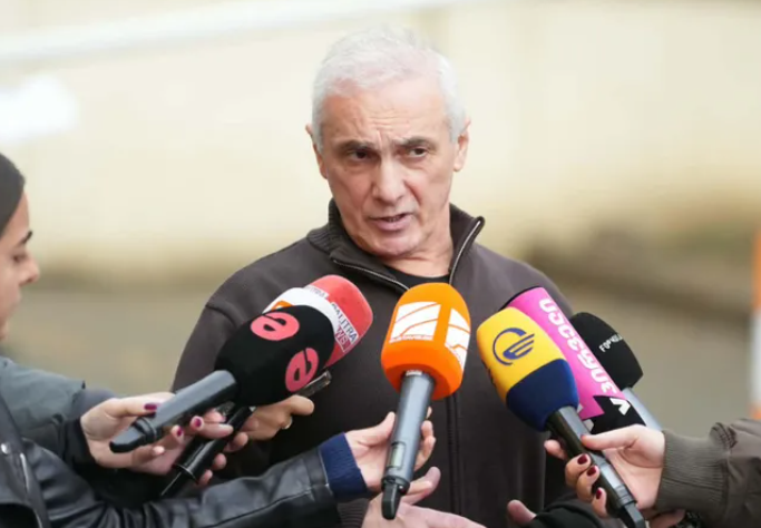 “ერთს ვიტყვი „იმედის“ შვიდი ბიჭის მისამართით: ნუ შეეშინდებათ ჩემი დანახვის ქუჩაში, ნუღარ გაიქცევიან პოლიციაში და საჩივარს ნუ დაწერენ „ელიზბარაშვილის დანახვის შეგვეშინდაო“- რას ამბობს თამაზ ელიზბარშვილი