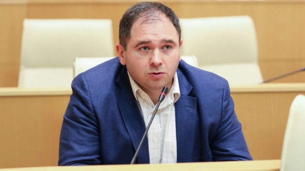 ჩვენი უვიცი ოპონენტებისთვის ვიტყვი, რომ დიპლომატია არის მნიშვნელოვანი და ნებისმიერ ქვეყანასთან ტოლსწორად უნდა ვისაუბროთ და ეს დამცინავი ტონი მიუღებელია – ნიკოლოზ სამხარაძე