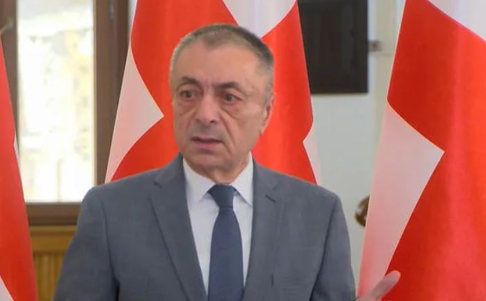 პროკურატურა ვალდებულია, დაუძახოს ოქიტაშვილს და ჰკითხოს, რა არგუმენტები გააჩნია – თუ ეს არგუმენტები წონადი იქნება, პროკურატურა ქალბატონ რუხაძესაც ჰკითხავს ამ ყველაფერს, მდინარაძესაც, ყველას- თენგიზ შარმანაშვილი
