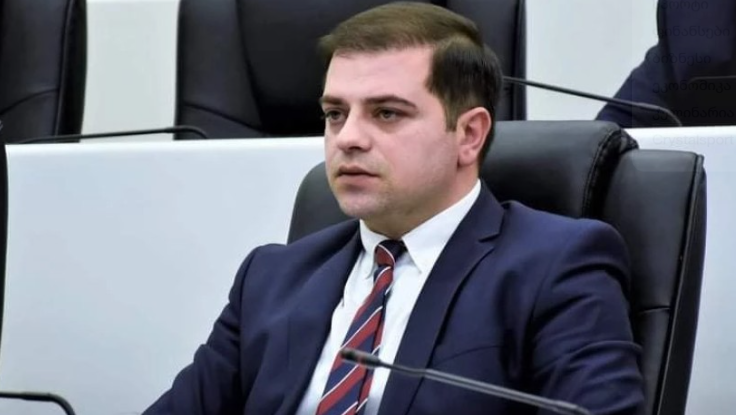 როგორც ყოფილი პატიმარი და უმაღლესი საბჭოს წევრი, მოგახსენებთ, რომ დეესკალაციის საკანში გადაყვანას ერთი ან ორი თანამშრომელი არ უზრუნველყოფს- ცოტნე ანანიძე პატიმარ გიორგი დავითაძის საქმეზე