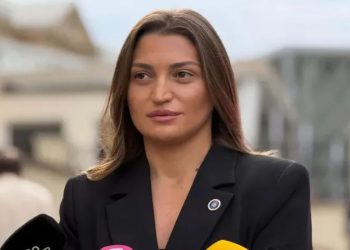 პროცესზე დაკითხული დაცვის მხარის ორი მოწმიდან ორივე აწვდის სასამართლოს გარკვეულ ინფორმაციას, თუმცა ვერ ასახელებს იმ პირს, ვისგანაც ეს ინფორმაცია გააჩნიათ- გიორგი გახარიას საქმის პროკურორი ე.წ. ჩორჩანას საქმეზე