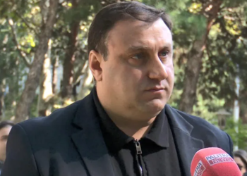 “როცა არ არის დამოუკიდებელი საგამოძიებო სისტემა და სასამართლო, გამართლებულად მიმაჩნია ადამიანებმა ისარგებლონ შესაძლებლობით, რომელიც არათუ „ოცნების“ კეთილი ნება, არამედ საქართველოს პატრიარქისა ჩართულობით გაჩენილი შესაძლებლობაა”- რას ამბობს  ლაშა ფარულავა საპროცესო შეთანხმებებზე