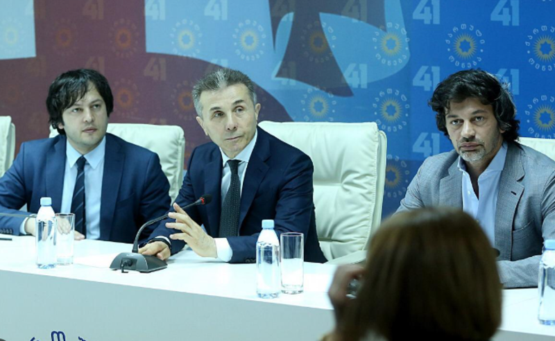 შიდა დაპირისპირება და შესაძლო საკადრო ცვლილებები – რას უკავშირებს ოპოზიცია ბიძინა ივანიშვილის მისვლას უმრავლესობის სხდომაზე