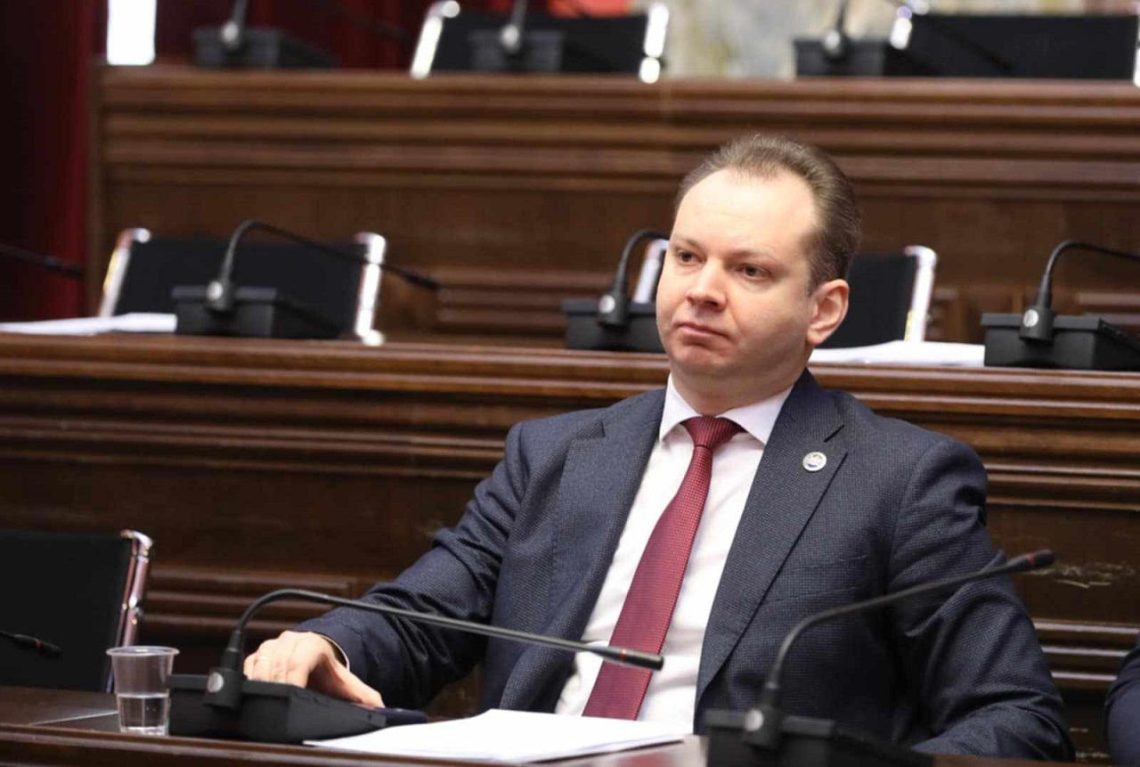 გარკვეული მისინტერპრეტაცია, თითქოს ცალკე აღებული ვინმე ვინმეს ედავება კოალიციის შექმნას, არის საზოგადოებისთვის თვალებში ნაცრის შეყრის მცდელობა, ეს ასე არ არის – ისინი წარმოადგენენ ერთიან ორგანიზმს – თორნიკე ჭეიშვილი