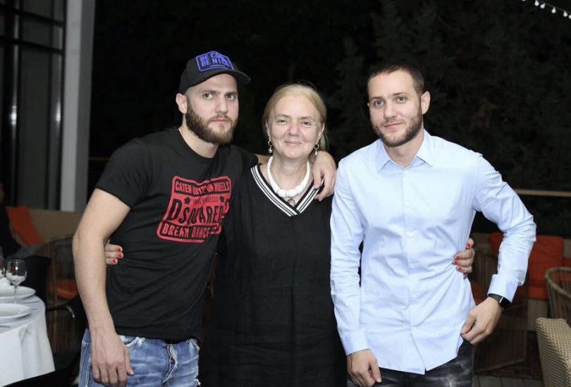 “ერთი ვერსიით, პატარიძის შვილის ნათლიაა ვატო ყიფიანი და აქედან მოდის მფარველობა, შეიძლება ხვალ ყიფიანი გამოვიდეს და მეც „გამაგოროს“- ძმები ფეიქრიშვილების დედა