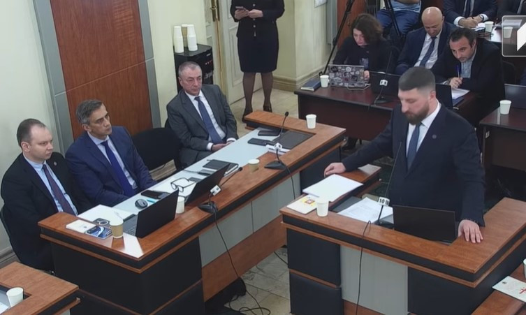 აგვისტოს ომიდან ორ თვეში მიღებული რეზოლუციის მხარდაჭერით „ნაცმოძრაობამ“ ხელი შეუწყო ტერიტორიული მთლიანობის ხელყოფას ან არ გაუკეთებია და დაიბრალა – ორივე შემთხვევაში ეს არის სახელმწიფო ინტერესების ღალატი – არჩილ გორდულაძე